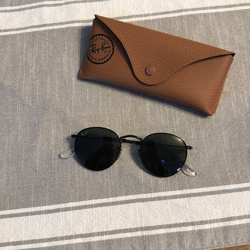 Ray-Ban Black Sunglasses Classic Minimalist Style